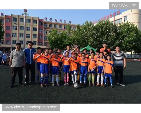 英国画家笔下的足球星少年：青春与梦想的碰撞与辉煌