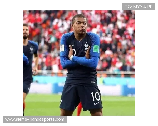 足球球星十字架庆祝动作背后的意义与文化探析