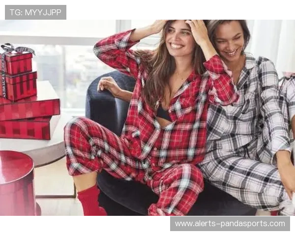 足球球星与维密超模携手共度浪漫时光 他们的爱情故事如何引人注目 足球球星与维密超模携手共度浪漫时光 他们的爱情故事如何引人注目